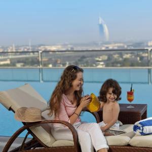 Two Seasons Hotel & Apartments Dubai 