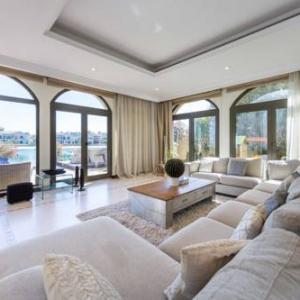 Five Bedrooms Beachfront Villa on Palm by Deluxe Holiday Homes