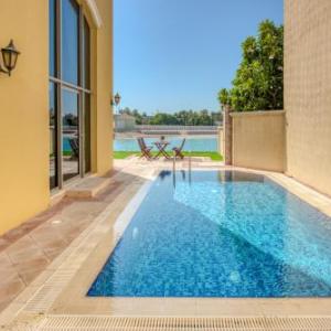 Luxury Beachfront Villa on Palm Jumeirah Island by Deluxe Holiday Homes Dubai 