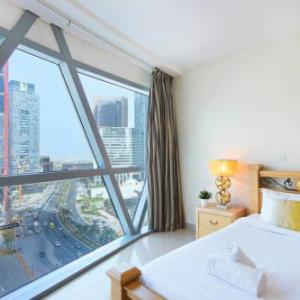 Spacious Flat in the Classic Park Towers by GuestReady