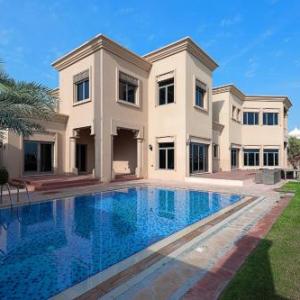 Maison Privee - Exclusive Villa w Dramatic Vw Private Beach & Pool Dubai