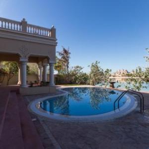 Maison Privee - Palm Jumeirah Beach Front XL Villa w/Prvt Pool Dubai