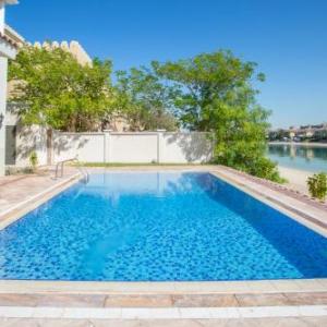 Maison Privee - Stunning Luxury 6BR Villa w Pool Beach on Palm Dubai 