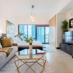 Stylish Std with Balcony in JLT by GuestReady Dubai