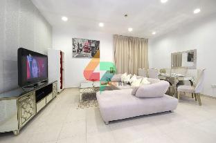 Stylish 2 BR Apt in Executive Tower Business Bay