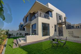Five Bedrooms and one maids room Villa