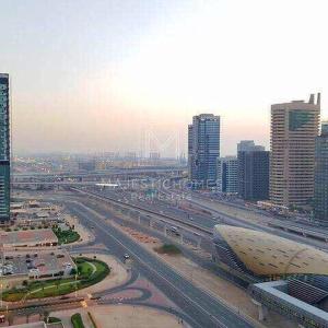 bed space available for ladies in big master room