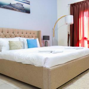Signature Holiday Homes - Furnished 1BHK in MED 102 Discovery Garden Dubai