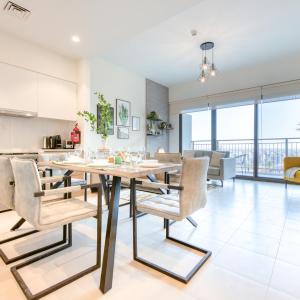 Two Bedroom Brand-New Apartment in Golf Views A by Deluxe Holiday Homes